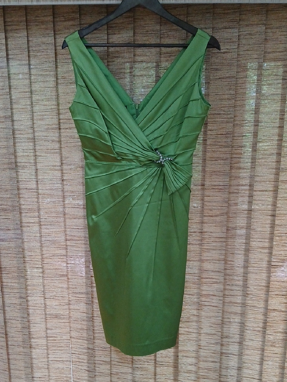 Jones New York Elegant Olive Green Pleated Satin Dress Sz 6